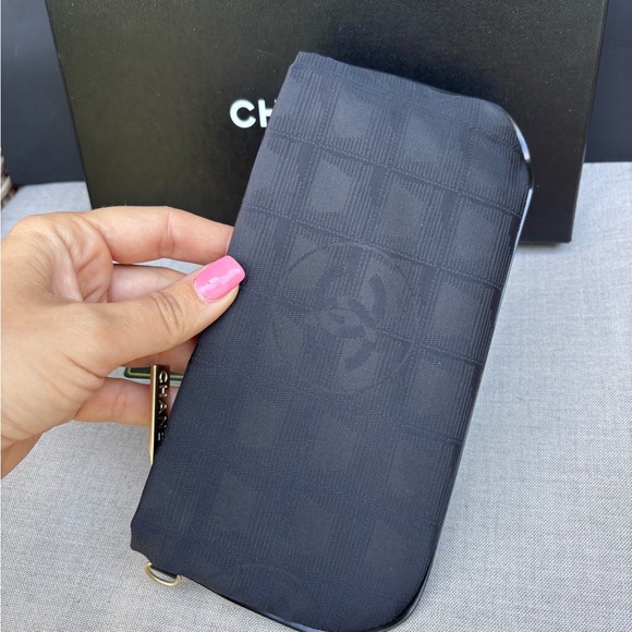 Authentic CHANEL BLACK nylon sport line clutch pouch NEW - Picture 4 of 12